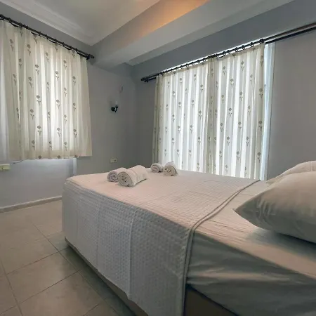 Oeluedeniz Ovacikta Oezel Havuzlu Villa Fethiye