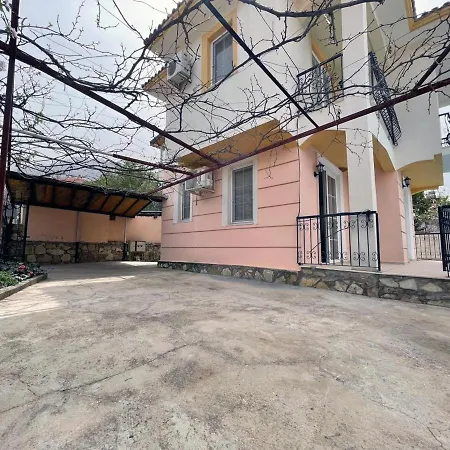 Oeluedeniz Ovacikta Oezel Havuzlu Villa Villa *